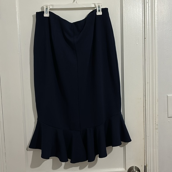 Navy blue, New York and Company extra large, mermaid hem skirt - Picture 4 of 7